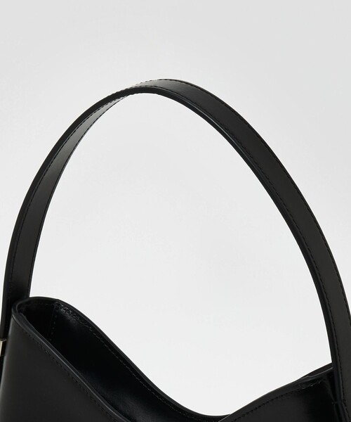 OSOI(オソイ)の「<OSOI>EGG MINI バッグ(ショルダーバッグ・レディース・レッド/ブラック/オフホワイト・FREE)」の22枚目の写真