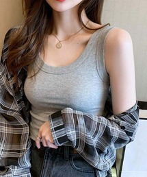 程よくフィットするストレッチタンクトップ