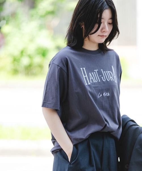 EKAL（エカル）の「『別注』La Hutte×EKAL　刺繍デザインTシャツ（Tシャツ/カットソー・レディース・オフホワイト/チャコールグレー・ONE）」の13枚目の写真