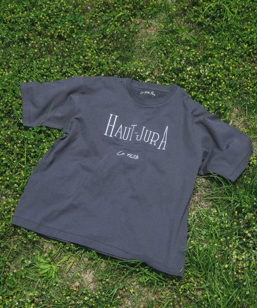 EKAL（エカル）の「『別注』La Hutte×EKAL　刺繍デザインTシャツ（Tシャツ/カットソー・レディース・オフホワイト/チャコールグレー・ONE）」の16枚目の写真