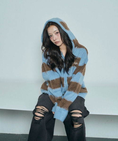 ANDGEEBEE(アンジービー)の「UNISEX ボーダーブークレフーディニット(ニット/セーター・レディース・ブラック/ブルー・FREE)」の2枚目の写真