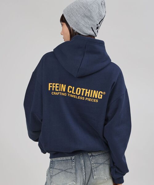 FFEIN（フェイン）の「【FFEIN（フェイン）】ヘビーウエイトセンターミニロゴ立体フードプルパーカー / パーカー 裏起毛 プルパーカー 刺繍 ロゴ フーディ（パーカー・メンズ・アッシュグレー/ワイン/ブラック/グリーン/ネイビー・LARGE/MEDIUM/SMALL）」の4枚目の写真