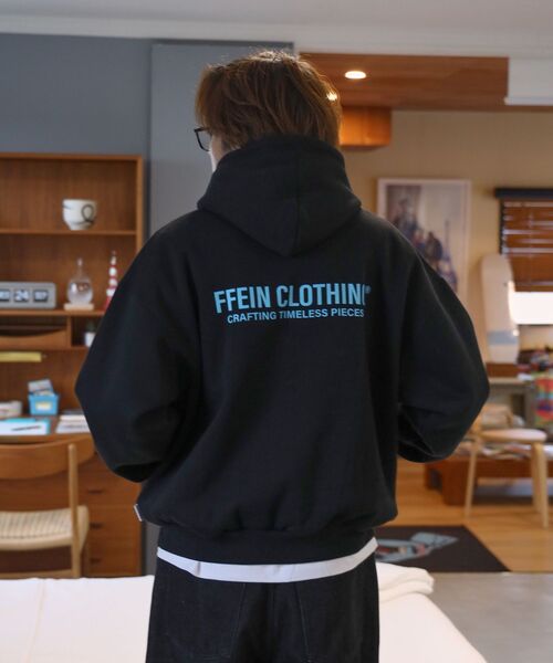 FFEIN（フェイン）の「【FFEIN（フェイン）】ヘビーウエイトセンターミニロゴ立体フードプルパーカー / パーカー 裏起毛 プルパーカー 刺繍 ロゴ フーディ（パーカー・メンズ・アッシュグレー/ワイン/ブラック/グリーン/ネイビー・LARGE/MEDIUM/SMALL）」の8枚目の写真