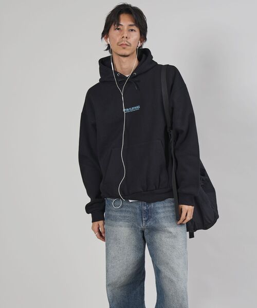 FFEIN（フェイン）の「【FFEIN（フェイン）】ヘビーウエイトセンターミニロゴ立体フードプルパーカー / パーカー 裏起毛 プルパーカー 刺繍 ロゴ フーディ（パーカー・メンズ・アッシュグレー/ワイン/ブラック/グリーン/ネイビー・LARGE/MEDIUM/SMALL）」の10枚目の写真