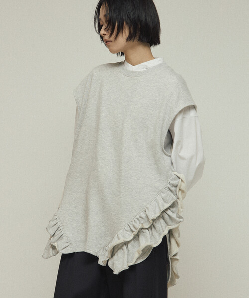 Firsthand(ファーストハンド)の「Firsthand/ファーストハンド オーガニックコットン 裾フリルトップス / リラックスフィット / 裏毛スウェット / ベスト(ベスト・レディース・ブラウン/グレー/ブラック・ONE SIZE)」の3枚目の写真