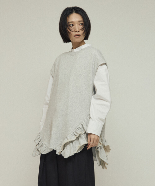 Firsthand(ファーストハンド)の「Firsthand/ファーストハンド オーガニックコットン 裾フリルトップス / リラックスフィット / 裏毛スウェット / ベスト(ベスト・レディース・ブラウン/グレー/ブラック・ONE SIZE)」の16枚目の写真