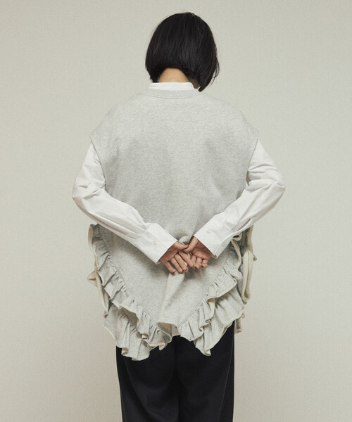 Firsthand(ファーストハンド)の「Firsthand/ファーストハンド オーガニックコットン 裾フリルトップス / リラックスフィット / 裏毛スウェット / ベスト(ベスト・レディース・ブラウン/グレー/ブラック・ONE SIZE)」の18枚目の写真