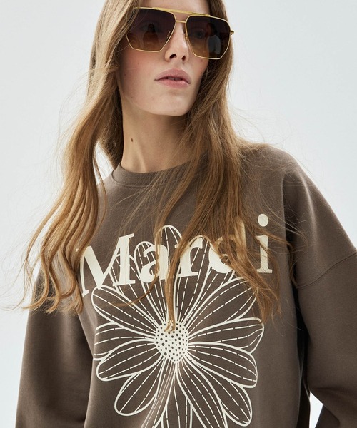 Mardi Mercredi(マルディメクルディ)の「SWEATSHIRT FLOWERMARDI / スウェットシャツ フラワーマルディ(スウェット・レディース・チャコールグレー/ブラウン/ネイビー/ブラック×ベージュ/ブラウン系その他/オートミール/ブラック×パープル/アッシュブラウン・FREE)」の5枚目の写真