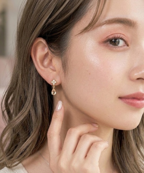 VIBGYOR(ヴィブジョー)の「【IZU】 上品パヴェキュービックジルコニアドロップピアス/シルバー・ゴールド/大人可愛いアクセサリー(ピアス(両耳用)・レディース・ゴールド/シルバー・FREE)」の1枚目の写真