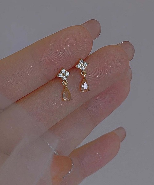 VIBGYOR(ヴィブジョー)の「【IZU】 上品パヴェキュービックジルコニアドロップピアス/シルバー・ゴールド/大人可愛いアクセサリー(ピアス(両耳用)・レディース・ゴールド/シルバー・FREE)」の5枚目の写真
