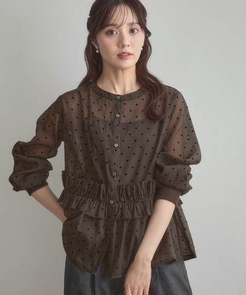 couture brooch(クチュールブローチ)の「フロッキードットペプラムブラウス(シャツ/ブラウス・レディース・ブラウン系その他2/ブラック系・38/40)」の2枚目の写真