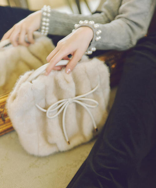 NATURAL BEAUTY BASIC（ナチュラルビューティーベーシック）の「◇フェイクミンクラウンドバッグ（ハンドバッグ・レディース・オフホワイト/ブラウン・ﾌﾘ-）」の5枚目の写真