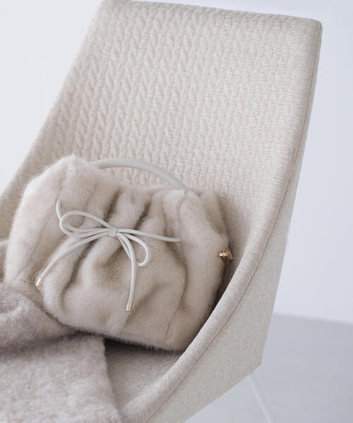 NATURAL BEAUTY BASIC（ナチュラルビューティーベーシック）の「◇フェイクミンクラウンドバッグ（ハンドバッグ・レディース・オフホワイト/ブラウン・ﾌﾘ-）」の2枚目の写真