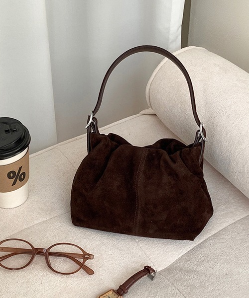 Chiina(チーナ)の「Chiina / がまぐちギャザーハンドバッグ(ハンドバッグ・レディース・レッド/ブラウン/ブラック・FREE)」の4枚目の写真