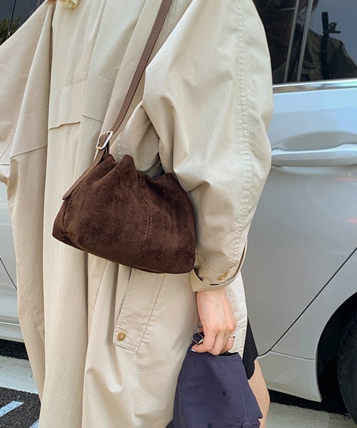 Chiina(チーナ)の「Chiina / がまぐちギャザーハンドバッグ(ハンドバッグ・レディース・レッド/ブラウン/ブラック・FREE)」の6枚目の写真