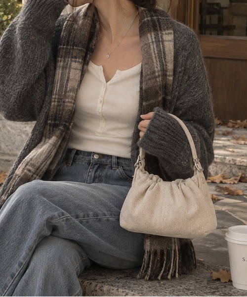 Chiina(チーナ)の「Chiina / がまぐちギャザーハンドバッグ(ハンドバッグ・レディース・レッド/ブラウン/ブラック/ライトブルー/ホワイト・FREE)」の7枚目の写真