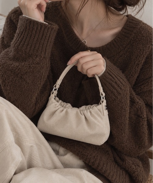 Chiina(チーナ)の「Chiina / がまぐちギャザーハンドバッグ(ハンドバッグ・レディース・レッド/ブラウン/ブラック/ライトブルー/ホワイト・FREE)」の6枚目の写真