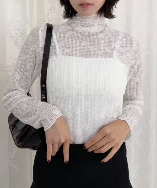 mebole(メボレ)の「ハイネックメロウシアートップス(Tシャツ/カットソー・レディース・ブラック/ホワイト・FREE)」の1枚目の写真