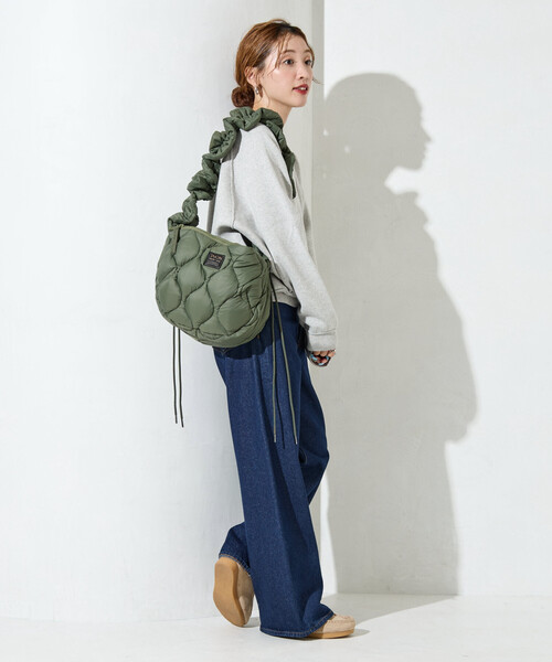 FREAK'S STORE(フリークスストア)の「限定展開 TAION × FREAK'S STORE/タイオン 別注 クシュクシュ ショルダーバッグ(ショルダーバッグ・レディース・オフホワイト/ブラック/オリーブ・ONE SIZE)」の20枚目の写真