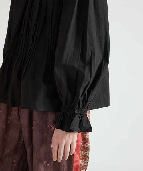 セール】【crinkle crinkle crinkle】rebuilt neck embroidery blouse