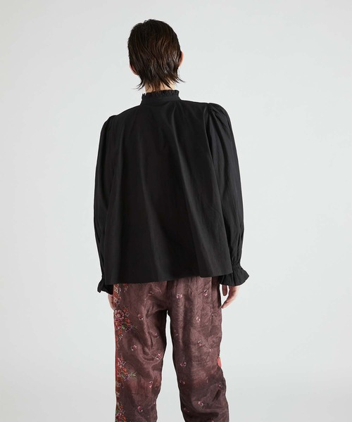 セール】【crinkle crinkle crinkle】rebuilt neck embroidery blouse