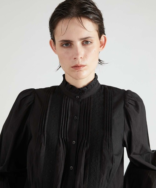 セール】【crinkle crinkle crinkle】rebuilt neck embroidery blouse