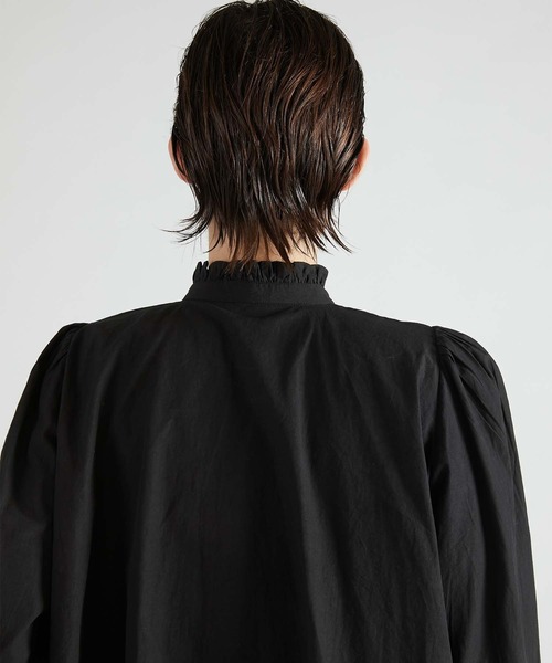 セール】【crinkle crinkle crinkle】rebuilt neck embroidery blouse