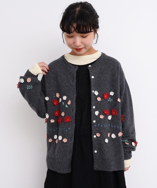 l'atelier du savon(アトリエドサボン)の「くるくるお花のゆるカーディガン(カーディガン/ボレロ・レディース・レッド/チャコールグレー/グレー・FREE)」の5枚目の写真