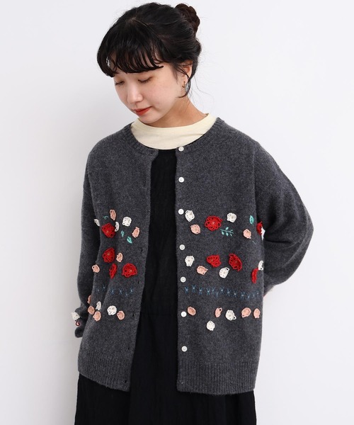 l'atelier du savon(アトリエドサボン)の「くるくるお花のゆるカーディガン(カーディガン/ボレロ・レディース・レッド/チャコールグレー/グレー・FREE)」の10枚目の写真
