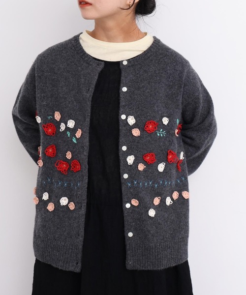 l'atelier du savon(アトリエドサボン)の「くるくるお花のゆるカーディガン(カーディガン/ボレロ・レディース・レッド/チャコールグレー/グレー・FREE)」の14枚目の写真