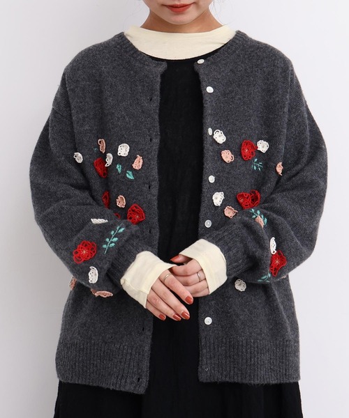l'atelier du savon(アトリエドサボン)の「くるくるお花のゆるカーディガン(カーディガン/ボレロ・レディース・レッド/チャコールグレー/グレー・FREE)」の15枚目の写真