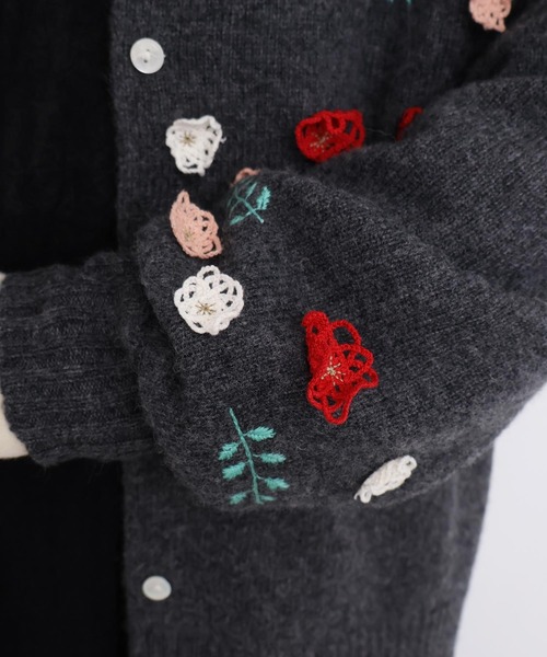 l'atelier du savon(アトリエドサボン)の「くるくるお花のゆるカーディガン(カーディガン/ボレロ・レディース・レッド/チャコールグレー/グレー・FREE)」の17枚目の写真