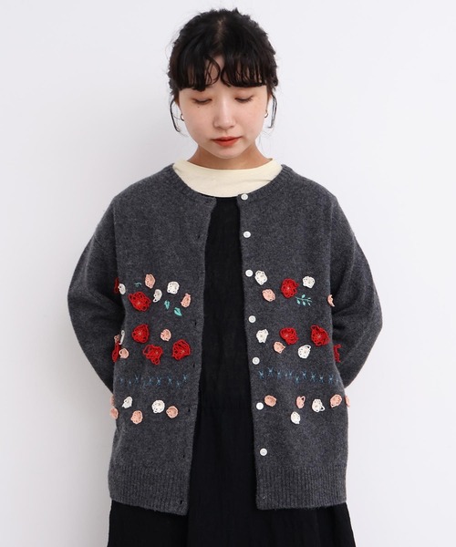 l'atelier du savon(アトリエドサボン)の「くるくるお花のゆるカーディガン(カーディガン/ボレロ・レディース・レッド/チャコールグレー/グレー・FREE)」の6枚目の写真