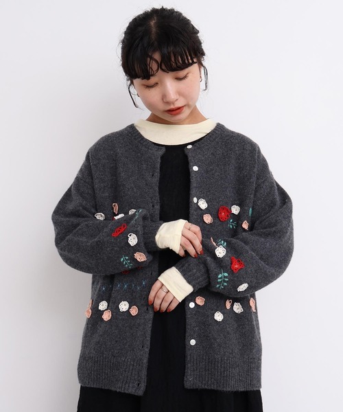 l'atelier du savon(アトリエドサボン)の「くるくるお花のゆるカーディガン(カーディガン/ボレロ・レディース・レッド/チャコールグレー/グレー・FREE)」の7枚目の写真