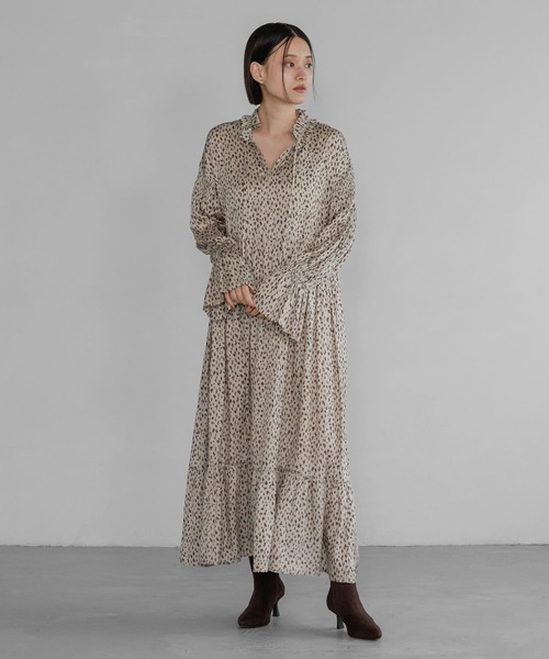 A part by(アパートバイ)の「フリルティアードワンピース(ワンピース・レディース・ベージュ/ブラック/レッド系その他6・FREE)」の3枚目の写真