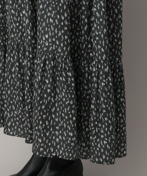 A part by(アパートバイ)の「フリルティアードワンピース(ワンピース・レディース・ベージュ/ブラック/レッド系その他6・FREE)」の8枚目の写真