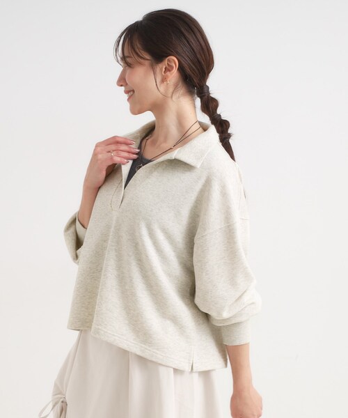 Cutie Blonde(キューティーブロンド)の「【なめらかタッチ/洗濯機可】スキッパーポロスウェット(スウェット・レディース・ワインレッド/ブラック/アイボリー・00)」の5枚目の写真