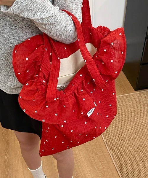 shyam inspiration(シャムインスピレーション)の「ドット柄風フリルトートバッグ/小花柄/通学(トートバッグ・レディース・ホワイト/レッド/ブラック・F)」の11枚目の写真