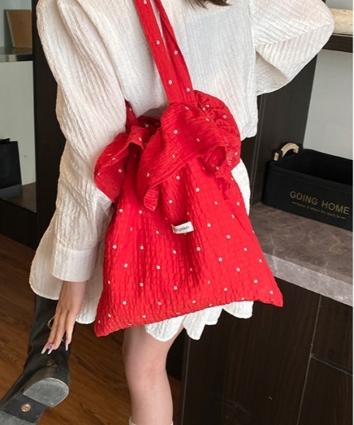 shyam inspiration(シャムインスピレーション)の「ドット柄風フリルトートバッグ/小花柄/通学(トートバッグ・レディース・ホワイト/レッド/ブラック・F)」の12枚目の写真
