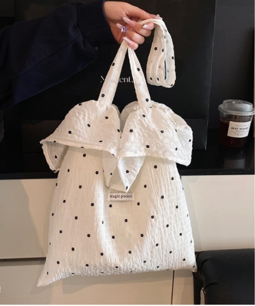 shyam inspiration(シャムインスピレーション)の「ドット柄風フリルトートバッグ/小花柄/通学(トートバッグ・レディース・ホワイト/レッド/ブラック・F)」の14枚目の写真