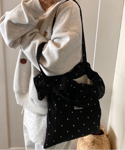 shyam inspiration(シャムインスピレーション)の「ドット柄風フリルトートバッグ/小花柄/通学(トートバッグ・レディース・ホワイト/レッド/ブラック・F)」の21枚目の写真