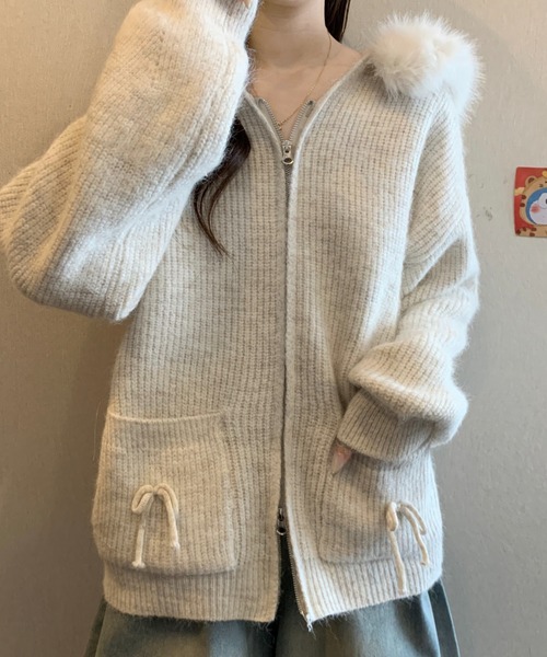 Sibra(シブラ)の「ファー取り外し可 フード付き リボンポケットニットジップカーディガン(カーディガン/ボレロ・レディース・アイボリー/ダークグレー・M)」の9枚目の写真