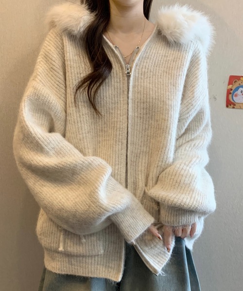 Sibra(シブラ)の「ファー取り外し可 フード付き リボンポケットニットジップカーディガン(カーディガン/ボレロ・レディース・アイボリー/ダークグレー・M)」の10枚目の写真