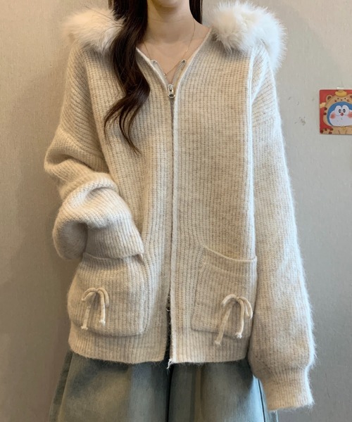 Sibra(シブラ)の「ファー取り外し可 フード付き リボンポケットニットジップカーディガン(カーディガン/ボレロ・レディース・アイボリー/ダークグレー・M)」の11枚目の写真