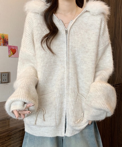 Sibra(シブラ)の「ファー取り外し可 フード付き リボンポケットニットジップカーディガン(カーディガン/ボレロ・レディース・アイボリー/ダークグレー・M)」の5枚目の写真