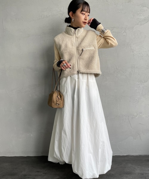 GYMPHLEX（ジムフレックス）の「[GYMPHLEX/ジムフレックス] COZY LIGHT ボアフリースショートベスト（ベスト・レディース・オフホワイト/レッド/ダークグレー・14）」の16枚目の写真