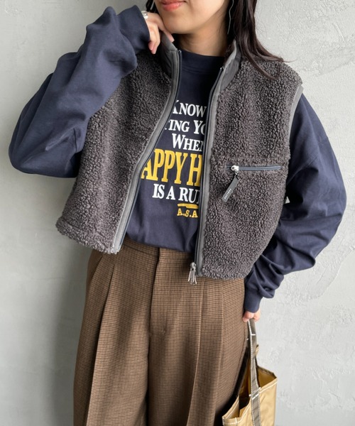 GYMPHLEX（ジムフレックス）の「[GYMPHLEX/ジムフレックス] COZY LIGHT ボアフリースショートベスト（ベスト・レディース・オフホワイト/レッド/ダークグレー・14）」の20枚目の写真