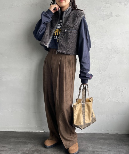 GYMPHLEX（ジムフレックス）の「[GYMPHLEX/ジムフレックス] COZY LIGHT ボアフリースショートベスト（ベスト・レディース・オフホワイト/レッド/ダークグレー・14）」の6枚目の写真