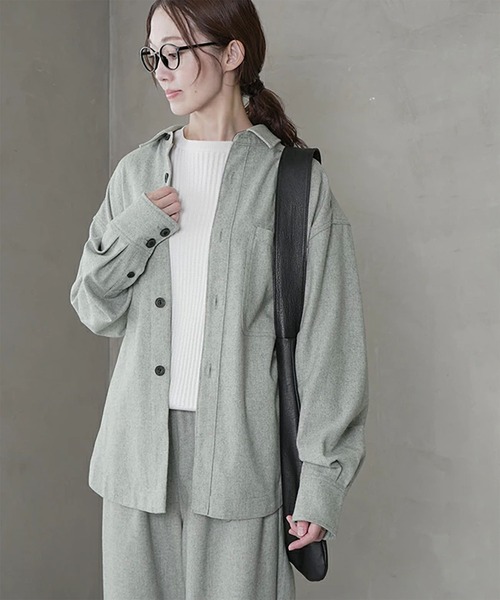 solamonat poche(ソラモナポッシェ)の「ウールポリオーバーシャツ(シャツ/ブラウス・レディース・ホワイト/グレー/チャコールグレー/ブラック・2.0)」の1枚目の写真
