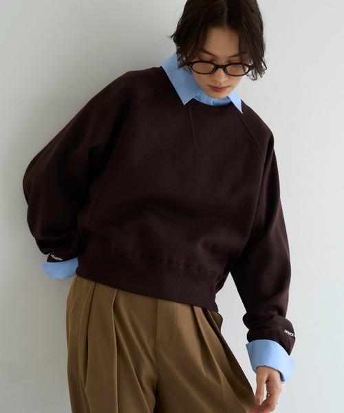 meilmada(メイルマダ)の「裏起毛ロゴ刺繍ショートスウェット(スウェット・レディース・ダークブラウン/グレー・FREE)」の2枚目の写真